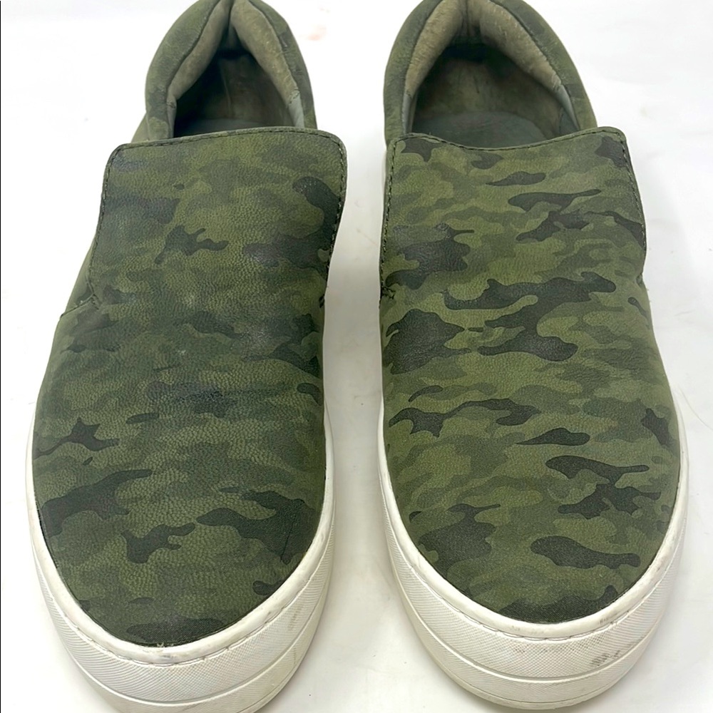 J Slides Slip-On Camouflage Slip-On Sneakers Size 6.5 Excellent Condition